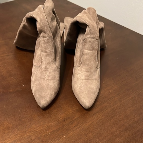 Heels - Picture 2 of 3